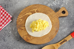 Рулетики из теста с картошкой