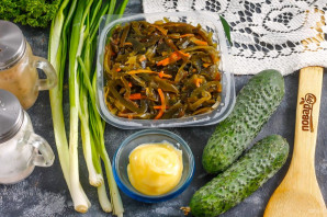 Салат с морской капустой и свежим огурцом