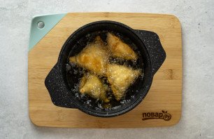 Индийские самосы с картошкой и горошком Индийские самосы с картошкой и горошком