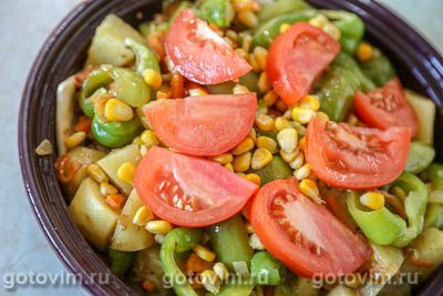 Свинина с овощами и слоеным тестом в тажине Свинина с овощами и слоеным тестом в тажине