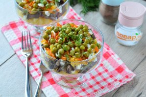 Слоеный салат с сердцем