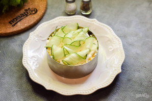 Салат со шпротами и огурцами