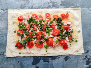 Рулет из лаваша с крабовыми палочками и помидорами Рулет из лаваша с крабовыми палочками и помидорами