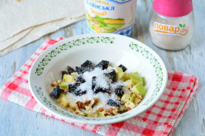 Рулет из лаваша с черносливом