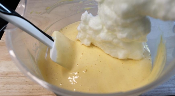 Воздушный йогуртовый пирог, пошаговый рецепт с фото Воздушный йогуртовый пирог, пошаговый рецепт с фото