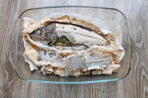 Окунь в соли в духовке