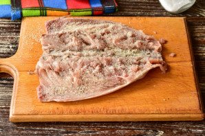 Рулет из скумбрии с яйцом