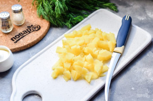 Салат с солеными грибами и картофелем