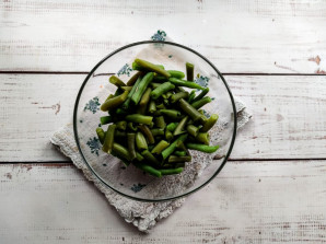 Салат с омлетом и фасолью Салат с омлетом и фасолью