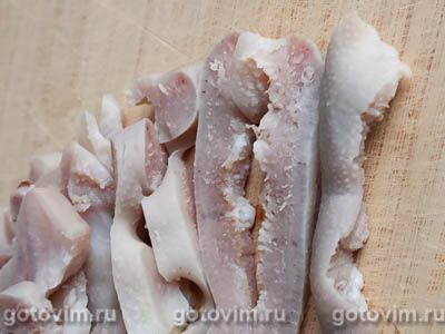 Свиные пятачки в пряном маринаде с имбирем и соевым соусом