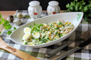 Салат с кальмарами и перепелиными яйцами