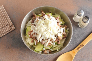 Салат с тунцом и пекинской капустой