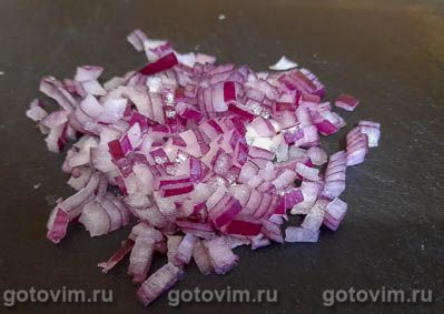 Легкий салат из куриных сердечек с маринованными огурцами
