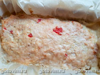 Мясной хлеб из куриного филе с кусочками пассаты из помидоров