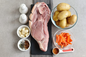 Запеченная свиная лопатка Запеченная свиная лопатка