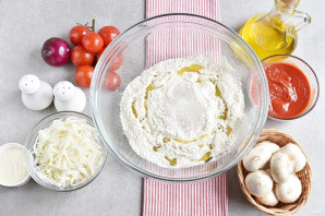 Пицца с шампиньонами Пицца с шампиньонами