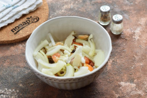 Салат с фасолью и морепродуктами