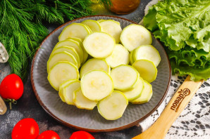 Салат из кабачков с тунцом