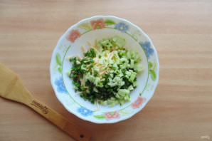 Салат с кальмарами и перепелиными яйцами