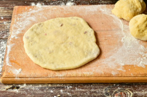 Лепешка с фасолью и фаршем