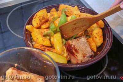 Тажин из свиной грудинки с тыквой и сладким перцем