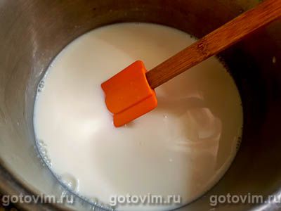 Песочный пирог с заварным кремом и консервированными абрикосами