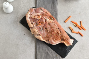 Запеченная свиная лопатка Запеченная свиная лопатка