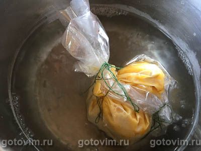 Омлет пашот с ряженкой, черным хлебом и каперсами Омлет пашот с ряженкой, черным хлебом и каперсами
