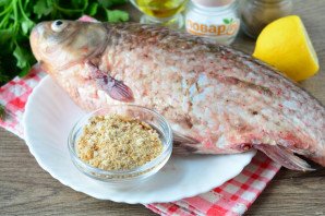 Жареный карась в сухарях