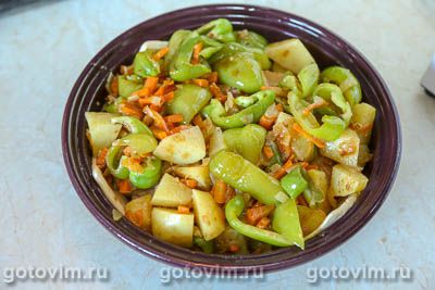 Свинина с овощами и слоеным тестом в тажине Свинина с овощами и слоеным тестом в тажине