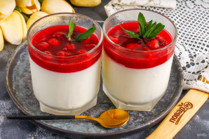 Панна-котта с вишней