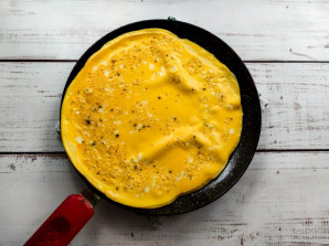 Салат с омлетом и фасолью Салат с омлетом и фасолью