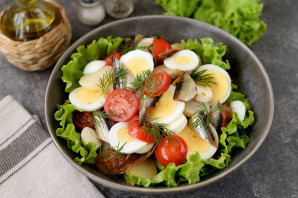 Салат с копченой салакой