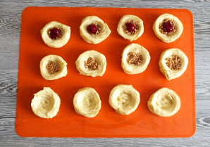 "Бадамбура" с вишней и орехами