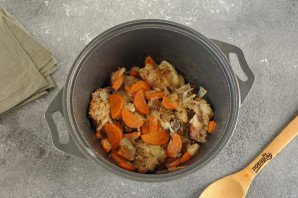 Курица с овощами в собственном соку