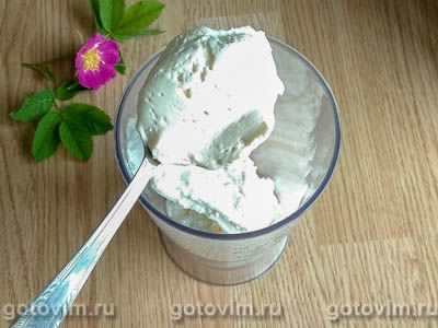 Творожный десерт с жимолостью и кокосовой стружкой