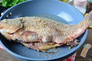 Жареный карась в сухарях