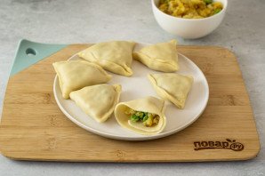 Индийские самосы с картошкой и горошком Индийские самосы с картошкой и горошком