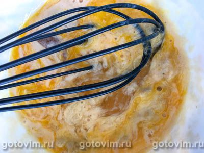 Омлет пашот с ряженкой, черным хлебом и каперсами Омлет пашот с ряженкой, черным хлебом и каперсами