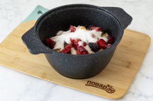 Яблочное пюре со сливами на зиму