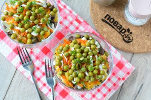 Слоеный салат с сердцем