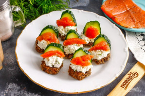 Канапе с красной рыбой