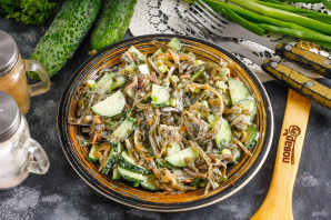Салат с морской капустой и свежим огурцом