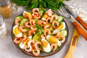 Салат с креветками и соевым соусом