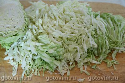 Капуста с мясом, тушенная со сметаной