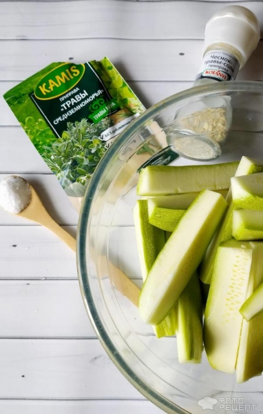 Рецепт: Хрустящие кабачки - с соусом Рецепт: Хрустящие кабачки - с соусом