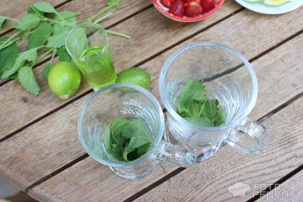 Рецепт: Клубничный мохито - без алкогольный, просто и красиво