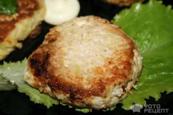 Рецепт: Котлеты из кабачков - с курицей, овощами и творогом