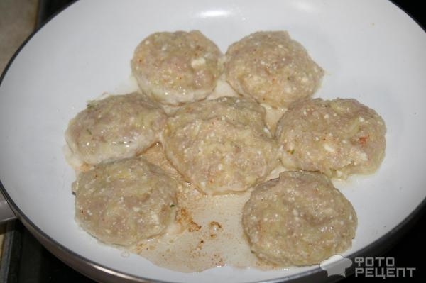 Рецепт: Котлеты из кабачков - с курицей, овощами и творогом