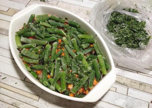 Рецепт: Куриное филе со стручковой фасолью - под творожной заливкой в духовке